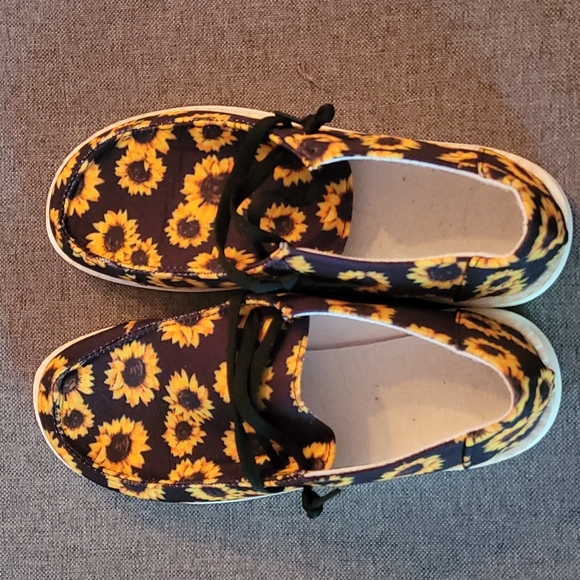 Shoes - Sunflower Off Brand Hey Dudes Size 6.5